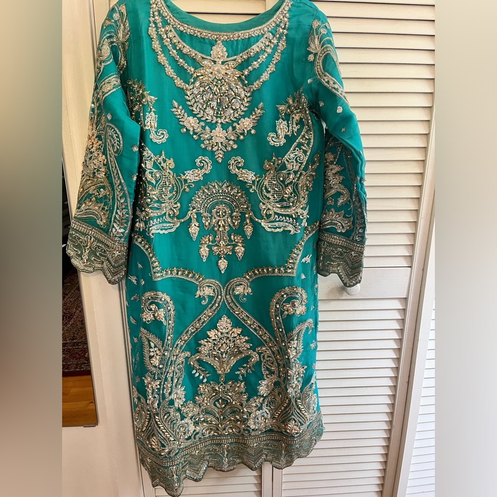 This Beautiful Mehr dress has full embroidery on its sleeve front and back.